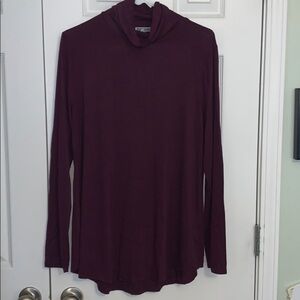 JM collection women’s wine colored turtleneck top size medium